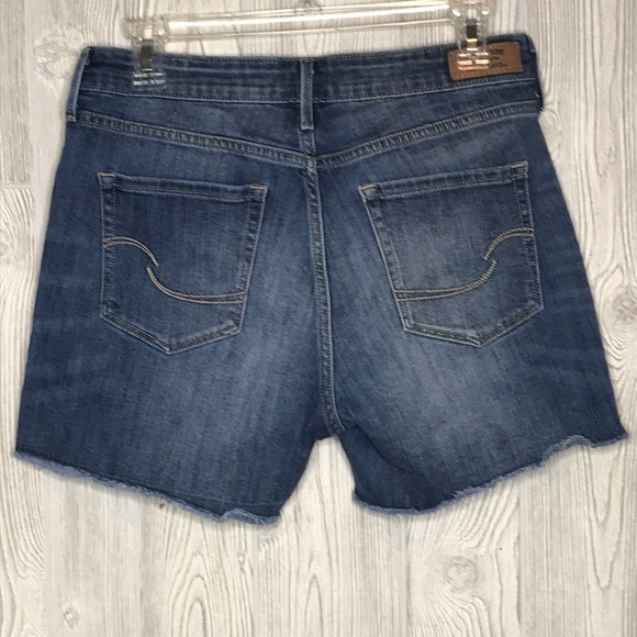 Levi High-Rise Raw Hem Shorts Waist 28 - Picture 2 of 11